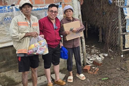 Kiều bào 'sát cánh' cùng bà con vùng thiên tai