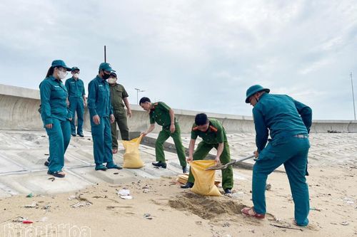 Phường Ninh Chử: Hỗ trợ người dân chằng chống nhà cửa ứng phó bão số 15