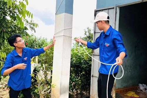 Xã Tây Ninh Hòa: Hỗ trợ người dân chằng chống nhà cửa