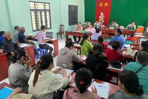 Phòng giao dịch Ngân hàng Chính sách xã hội Cam Ranh tổ chức phiên giao dịch khắc phục hậu quả mưa lũ