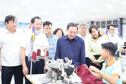 Doanh nghiệp từng bước khôi phục sản xuất