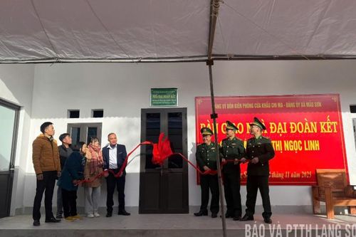 Đồn Biên phòng Cửa khẩu Chi Ma: Bàn giao 'Nhà Đại đoàn kết' và tổ chức 'Tiết học biên cương'