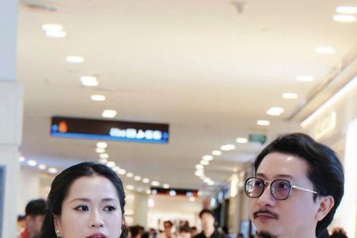 Hứa Minh Đạt và Mộc Giàu gây tranh cãi vì cử chỉ thân mật