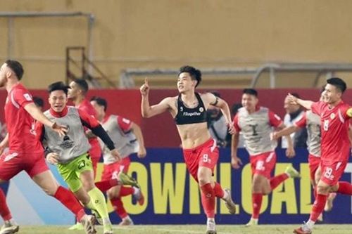 Đình Bắc và bàn thắng vàng đưa CAHN vào vòng trong cúp châu Á