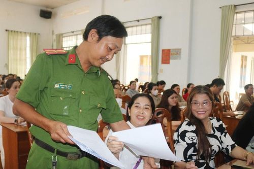 Cơ sở lưu trú ký cam kết khai báo tạm trú cho người nước ngoài