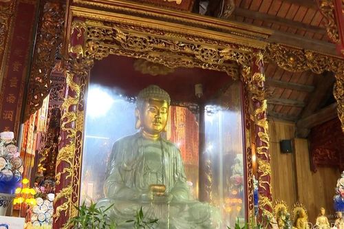 Phật ngọc và lời thì thầm của lòng tin