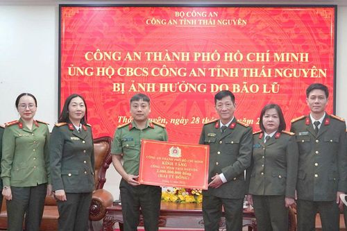 Công an thành phố Hồ Chí Minh hỗ trợ 2 tỷ đồng khắc phục hậu quả do mưa lũ