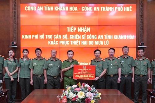 Công an TP. Huế hỗ trợ 500 triệu đồng giúp các địa phương khắc phục hậu quả mưa lũ