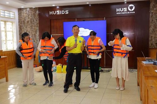 Kỹ năng chăm sóc sức khỏe sinh sản và giáo dục an toàn trong môi trường nước