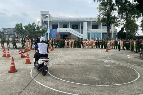 Quảng Ngãi: Tập huấn kỹ năng huấn luyện lái xe gắn máy an toàn cho CSGT và công an cấp xã