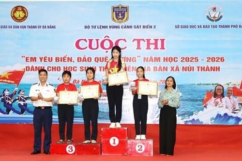Học sinh một số tỉnh ven biển miền Trung sôi nổi với cuộc thi 'Em yêu biển đảo quê hương'