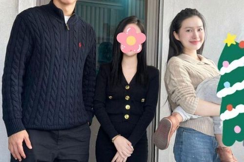 Cô gái khoe ảnh chụp ở quê với cầu thủ Đoàn Văn Hậu và vợ gây chú ý, mẹ bỉm top 10 HHVN được khen quá xinh