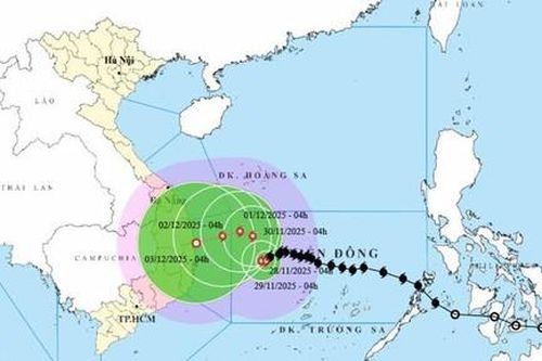 Bão số 15 giật cấp 14, tiếp tục di chuyển chậm, gây sóng to gió lớn