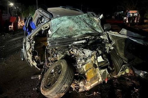 Tai nạn giữa ôtô khách và ôtô con trên Quốc lộ 14 khiến 2 người tử vong
