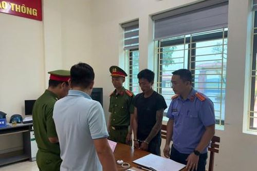Vụ cha dượng bạo hành dã man con riêng của vợ: Khởi tố thêm tội tàng trữ vũ khí quân dụng