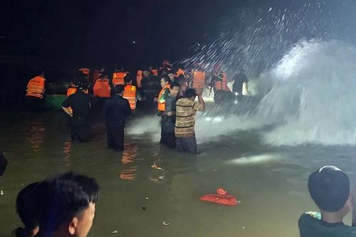 Sóng lớn đánh lật thuyền thúng, 1 người mất tích trên biển ở Lâm Đồng