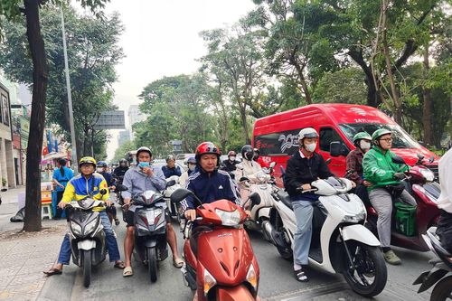 TP.HCM lạnh 19°C, dân mạng thích thú 'xin gia hạn kiểu thời tiết này tới Tết'