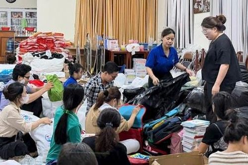 Tuổi trẻ TP Hồ Chí Minh chung tay hỗ trợ học sinh Khánh Hòa khắc phục hậu quả lũ lụt