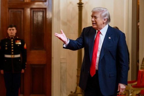 Tổng thống Donald Trump cảnh báo đóng băng dòng người di cư từ 'Thế giới thứ ba'