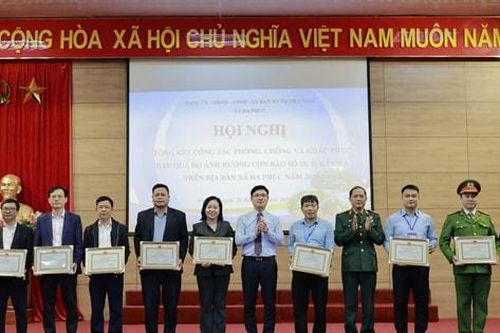 Xã Đa Phúc khen thưởng 255 tập thể, cá nhân trong khắc phục hậu quả mưa, bão