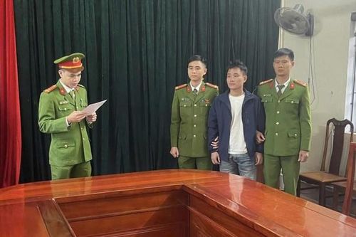 Nhắc không đội mũ bảo hiểm, Tổ trưởng Tổ An ninh bị thanh niên tấn công