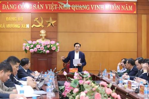 Chủ tịch UBND tỉnh Nghệ An yêu cầu xóa 'trắng điện, trắng sóng', đưa cán bộ về cơ sở rèn luyện