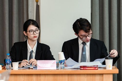 Băn khoăn 'chỉ trường Luật mới được đào tạo cử nhân luật'