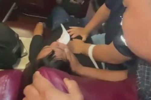 Giây phút giành lại sự sống cho người đàn ông trên xe khách ở TP.HCM