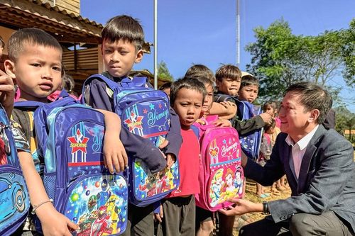 Thắt chặt nghĩa tình Việt – Lào từ chuyến thăm Cụm bản Noỏng Mạ