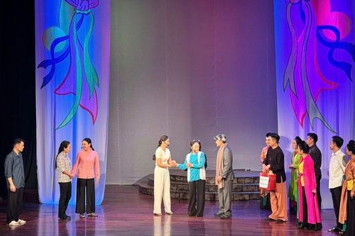 'Thử nghiệm' theo cách của chèo