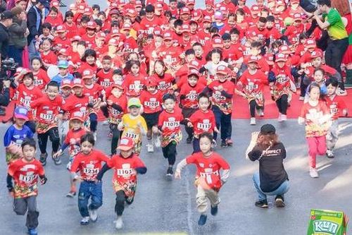 Kun Marathon 2025 Hà Nội: Nối dài những cung đường tuổi thơ sắc màu và gắn kết gia đình