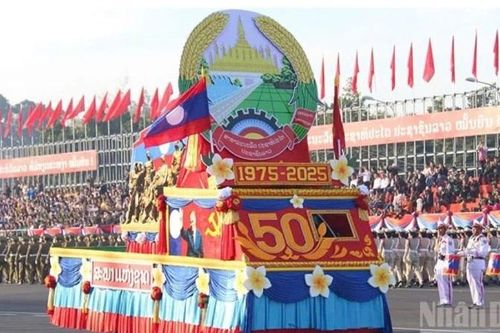 Nước Lào anh em vững vàng trên con đường phát triển