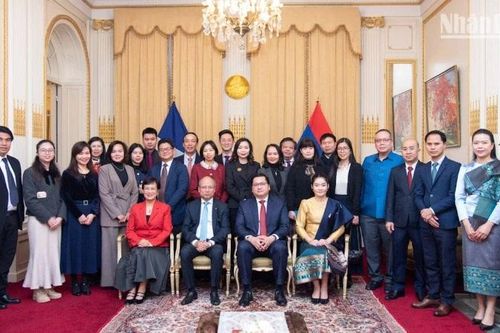 Đại sứ quán Việt Nam và Lào tại Pháp phát huy tình hữu nghị, đoàn kết
