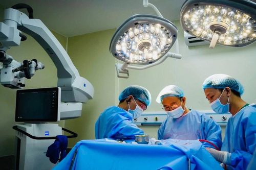 Cảnh báo sức khỏe từ ca bệnh mang đồng thời hai khối u não cực lớn