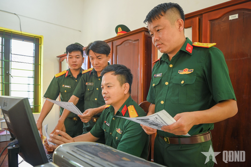 Âm thầm 'cuộc chiến' trên không gian mạng ở vùng biên - Bài 2: Lính 'đa nhiệm' trên 'mặt trận kép'