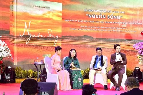 Ra mắt sách ảnh 'Nguồn sống'