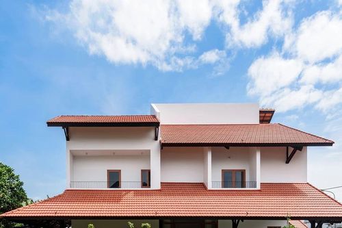 Nhà mái ngói hiện đại con gái xây cho bố mẹ dưỡng già