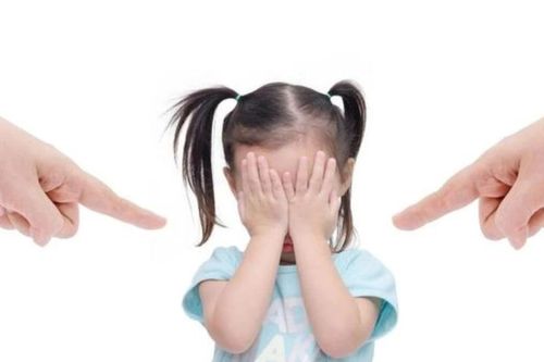 Khi trẻ mắc lỗi, phản ứng này của cha mẹ rất quan trọng