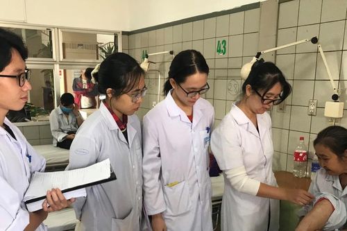 Siết đào tạo ngành y: Tăng số lượng, giảm chất lượng