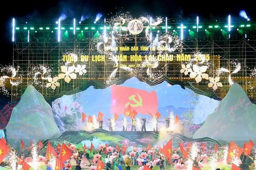 Đặc sắc đêm khai mạc Tuần Du lịch - Văn hóa và Giải Marathon Lai Châu 2025