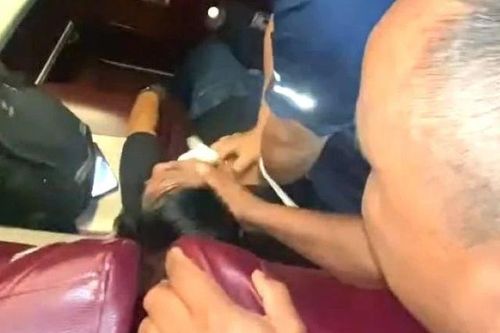 Clip hồi hộp giây phút giành lại sự sống cho người đàn ông trên xe khách