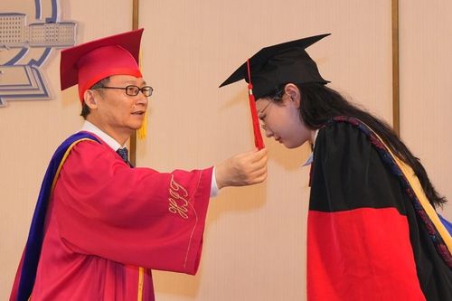 Thí điểm đào tạo tiến sĩ: Tốt nghiệp mà không cần luận án