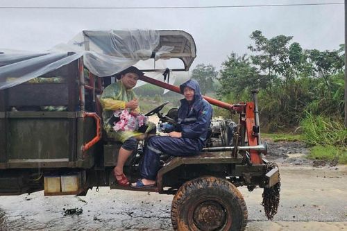 Phóng viên VTV kể lại ký ức tác nghiệp trong tâm lũ miền Trung