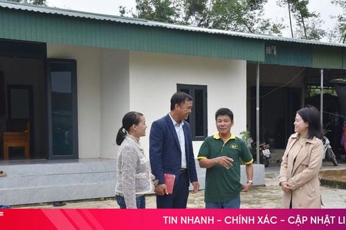 Giúp người nghèo ở xã Đông Kinh 'an cư'