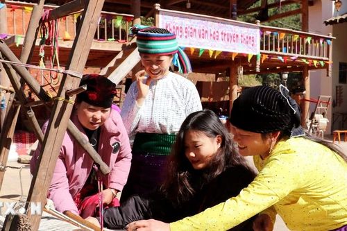 Khai mạc lễ hội hoa Tam giác mạch và vinh danh các danh hiệu du lịch Tuyên Quang