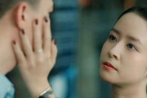 Nữ diễn viên U40, chỉ xuất hiện vài phút đã trở thành 'đối thủ xứng tầm' của Huyền Lizzie