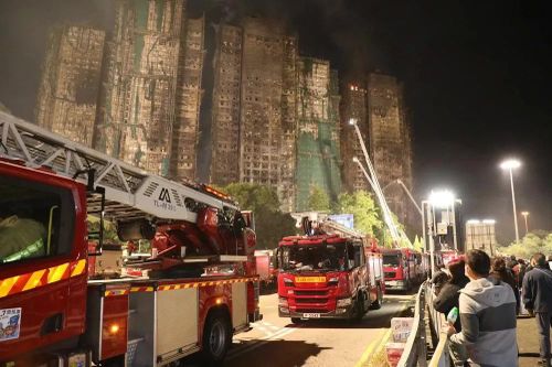 Vụ cháy chung cư Hong Kong, chưa ghi nhận nạn nhân là người Việt