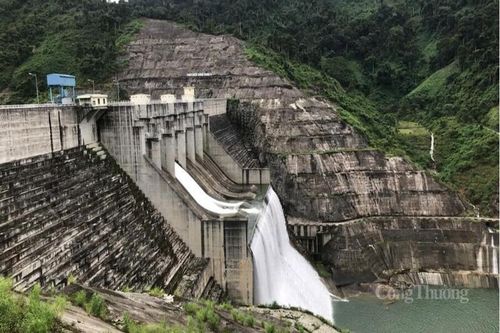 Công ty Thủy điện Sông Bung tổ chức vận hành hồ chứa để ứng phó bão số 15