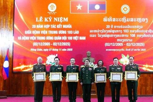 Việt Nam - Lào tăng cường hợp tác y học quân sự