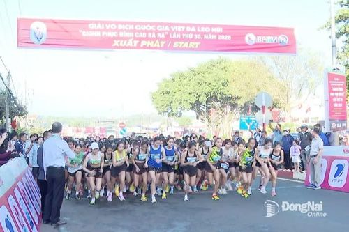 Chinh phục đỉnh cao Bà Rá lần thứ 31 - nơi 'hẹn ước' của ngày hội